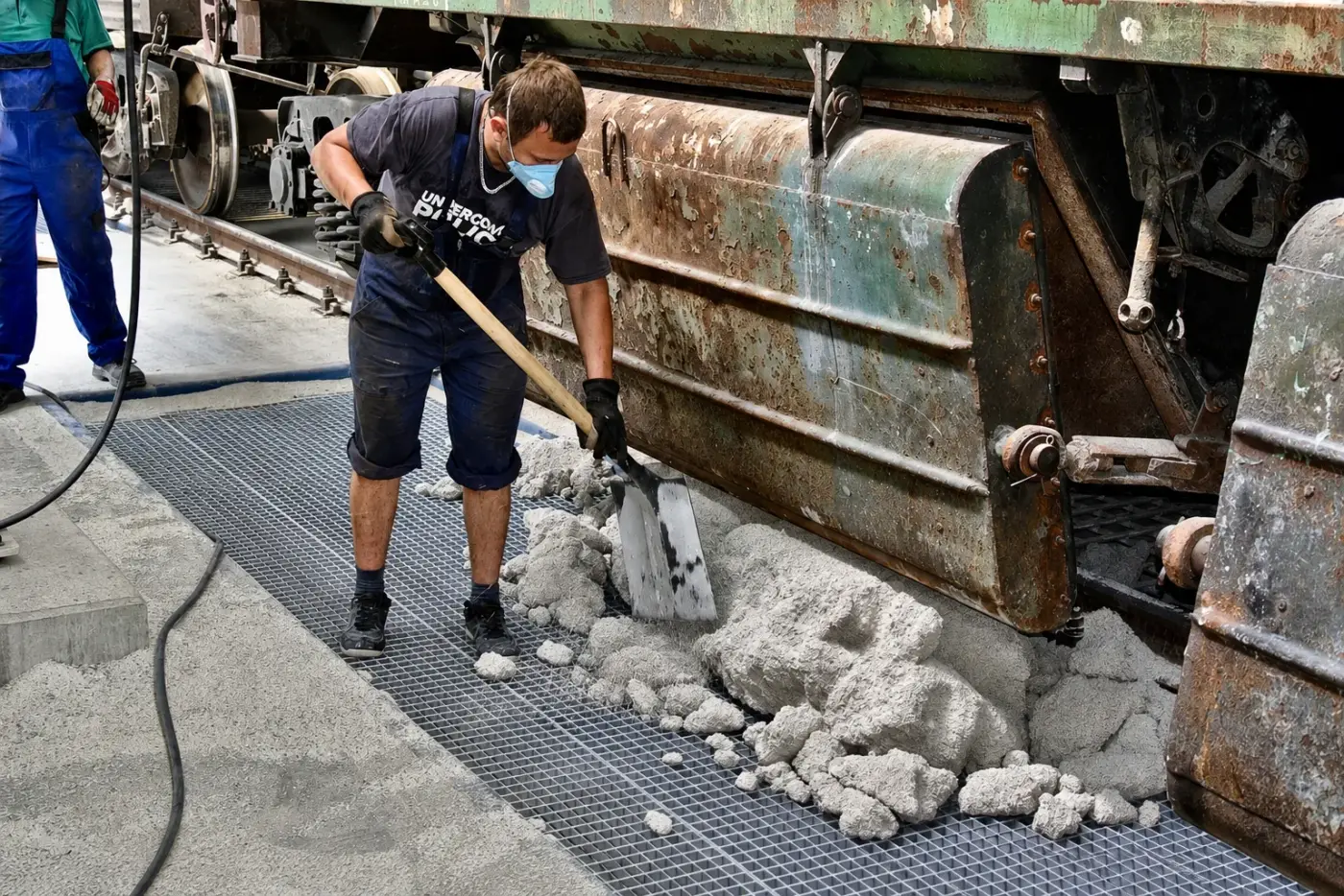 Why mineral fertilisers cake in railcars